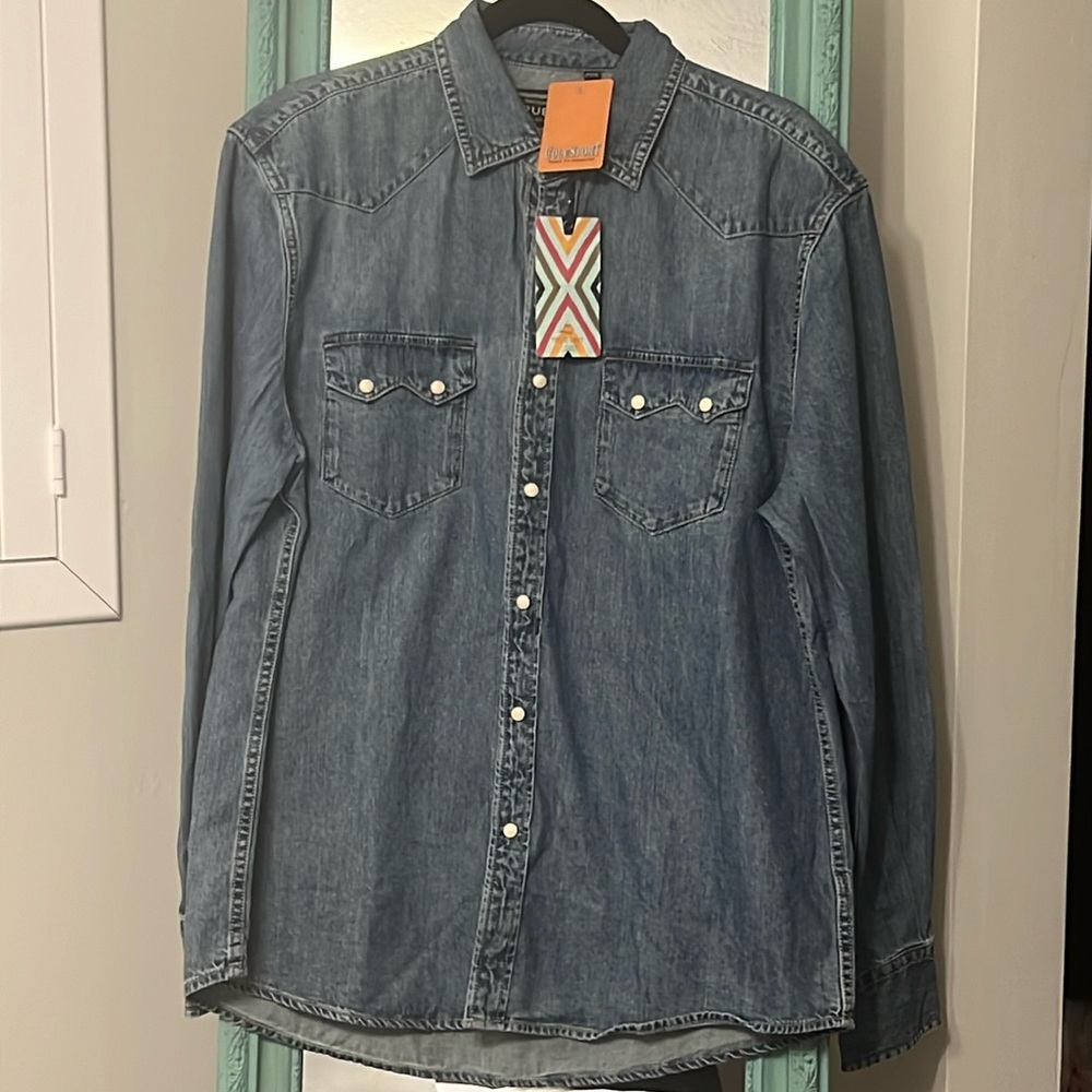 Men’s Denim washed pearl snap shirt